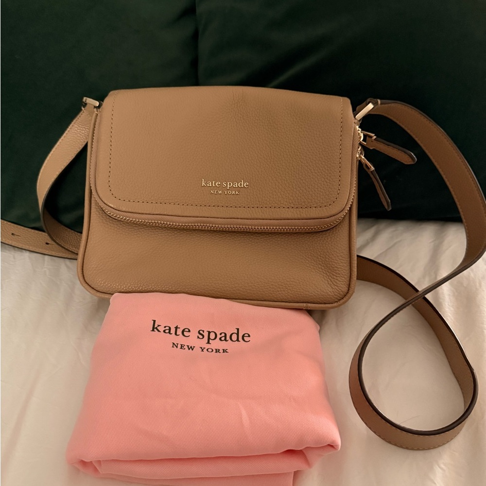 Kate Spade Run Around Large Flap Crossbody Bag Warm Taupe Like New with Dust Bag